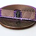 Vollwertiger 3D-gedruckter Elektromagnet auf einer Viertel-Dollar-Münze (Foto: mit.edu)