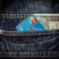 Das Bezahlen beim Einkaufen erfolgt immer häufiger bargeldlos (Symbolbild: Pixabay/ Jarmoluk) 