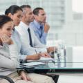 Gähn: Für viele Angestellte sind Meetings nur Zeitverschwendung (Bild: Sharp) 