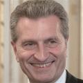 Günther Oettinger mahnt die Deutschen zur Umsetzung von Artikel 17 des neuen Urheberrechtes (Bild: Wikipedia/ Martin Kraft/ CCO) 