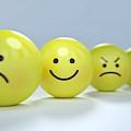 Smileys: App 'Juli' hilft bei extremen Stimmungsschwankungen (Bild: Gino Crescoli, pixabay.com)